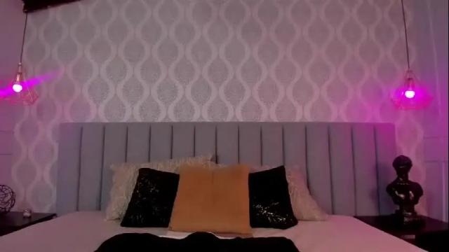 Image 7 of miahjoness_ Stream on Chaturbate on 5 months ago