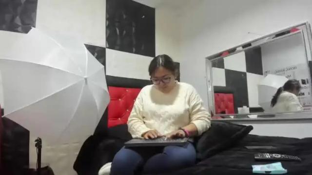 Image 3 of miahsmith_02 Stream on Chaturbate on 24 months ago