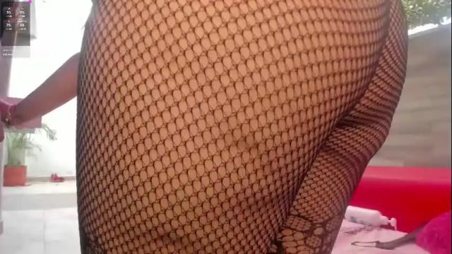 Image 2 of miajonsonn Stream on Chaturbate on 1 month ago