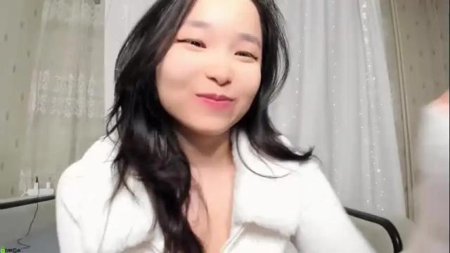 Image 4 of miak1ss Stream on Chaturbate on 17 days ago
