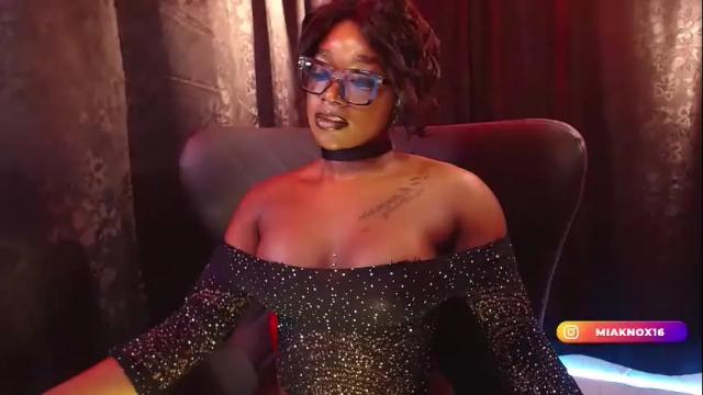Image 6 of miaknox Stream on Chaturbate on 12 days ago