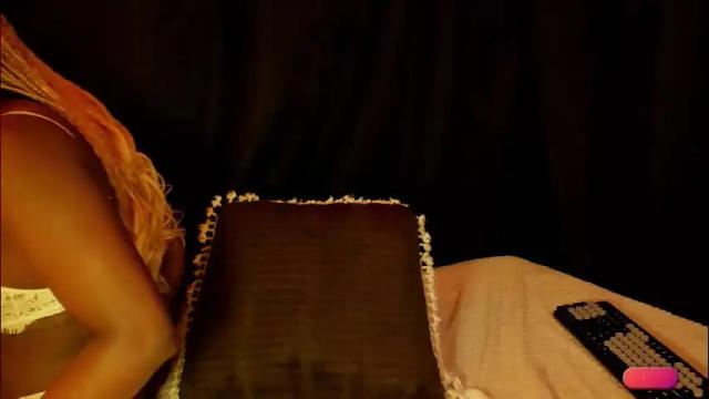 Image 6 of miaknox Stream on Chaturbate on 24 days ago