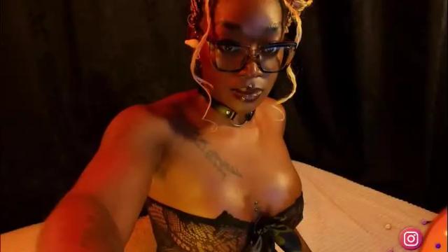 Image 11 of miaknox Stream on Chaturbate on 12 days ago