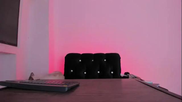 Image 12 of mialenox Stream on Chaturbate on 2 months ago