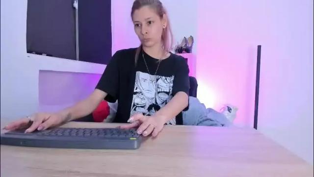 Image 4 of mialenox Stream on Chaturbate on 1 month ago