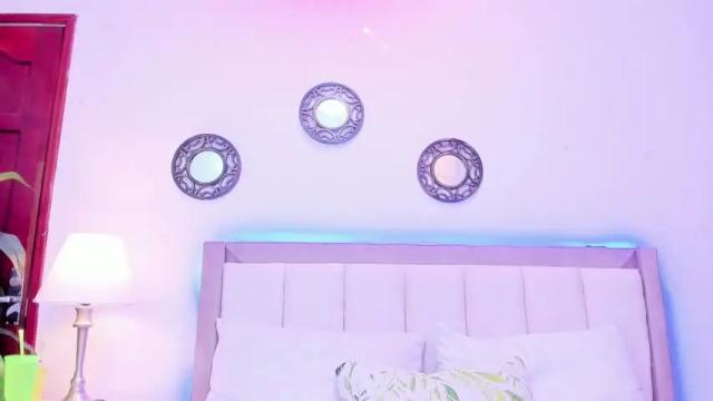 Image 4 of mialittle4u Stream on Chaturbate on 18 months ago