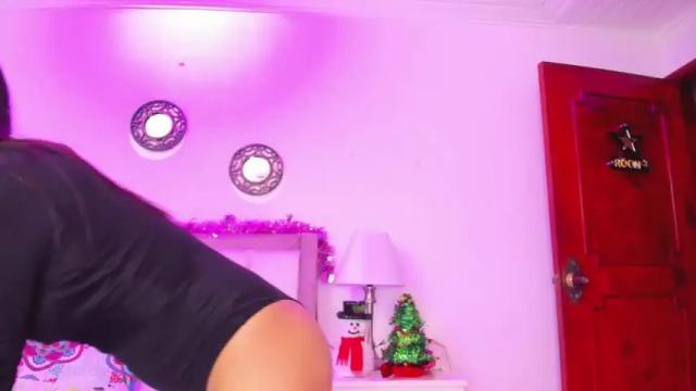 Image 2 of mialittle4u Stream on Chaturbate on 18 months ago