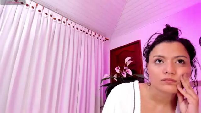 Image 11 of mialittle4u Stream on Chaturbate on 17 months ago