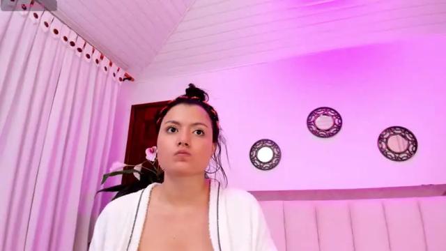Image 12 of mialittle4u Stream on Chaturbate on 17 months ago