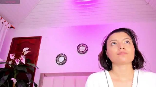 Image 6 of mialittle4u Stream on Chaturbate on 17 months ago