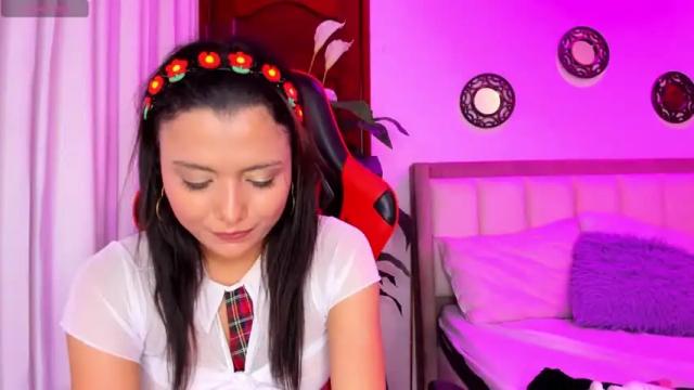 Image 6 of mialittle4u Stream on Chaturbate on 17 months ago