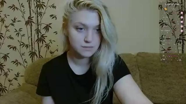 Image 12 of mialovelyblonde Stream on Chaturbate on 20 months ago