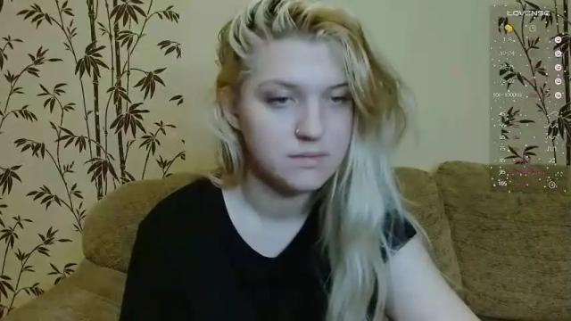 Image 3 of mialovelyblonde Stream on Chaturbate on 20 months ago