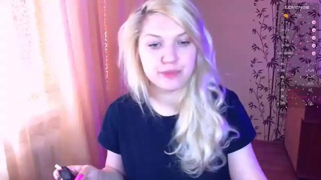 Image 2 of mialovelyblonde Stream on Chaturbate on 20 months ago