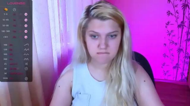 Image 12 of mialovelyblonde Stream on Chaturbate on 19 months ago