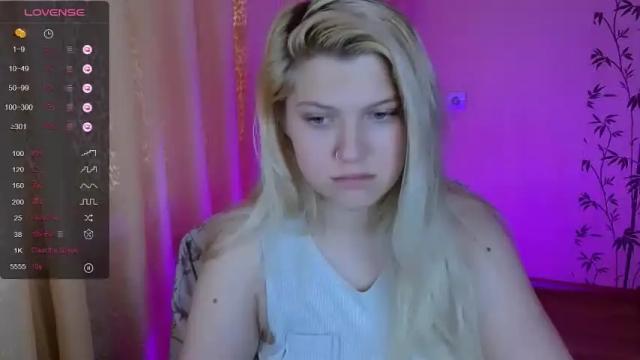 Image 8 of mialovelyblonde Stream on Chaturbate on 19 months ago