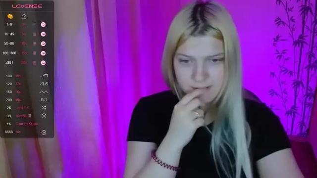 Image 4 of mialovelyblonde Stream on Chaturbate on 19 months ago