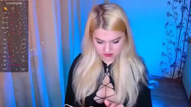 Image 8 of mialovelyblonde Stream on Chaturbate on 19 months ago