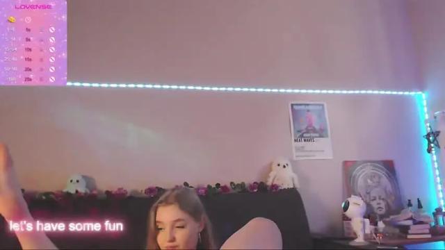 Image 8 of miamiameow Stream on Chaturbate on 16 months ago