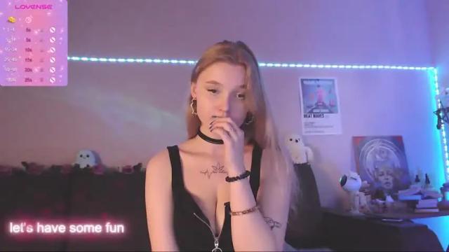 Image 10 of miamiameow Stream on Chaturbate on 16 months ago