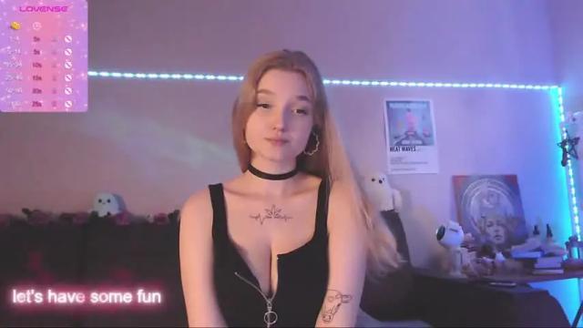 Image 2 of miamiameow Stream on Chaturbate on 16 months ago