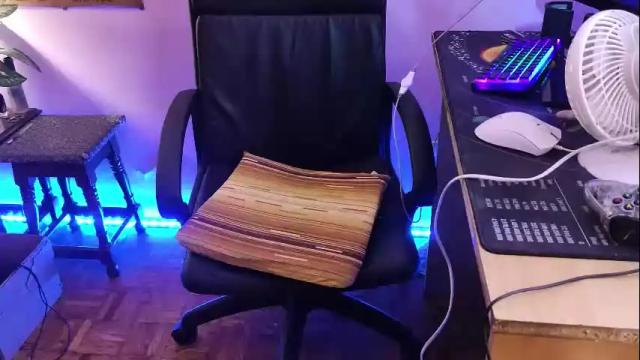 Image 4 of miaowhowl Stream on Chaturbate on 3 months ago