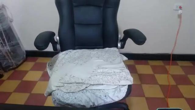 Image 2 of miaplayhot Stream on Chaturbate on 14 months ago