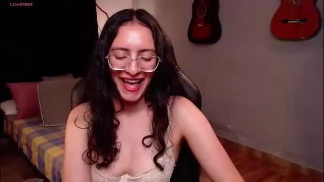 Image 4 of miaportman Stream on Chaturbate on 1 day ago