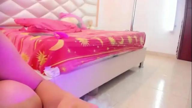 Image 7 of miaqueen021 Stream on Chaturbate on 14 days ago