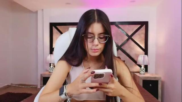 Image 12 of miasilverr Stream on Chaturbate on 3 months ago