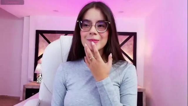 Image 4 of miasilverr Stream on Chaturbate on 3 months ago