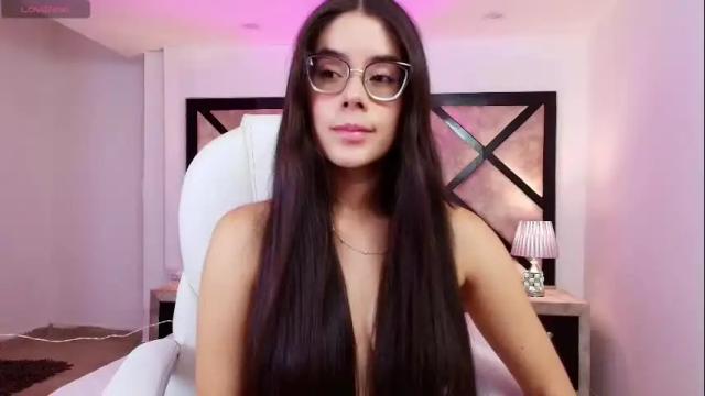 Image 11 of miasilverr Stream on Chaturbate on 3 months ago