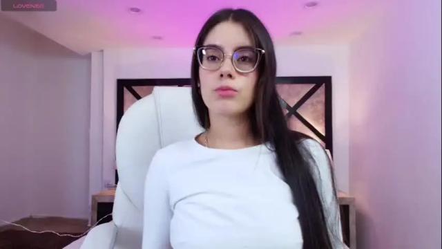 Image 10 of miasilverr Stream on Chaturbate on 2 months ago