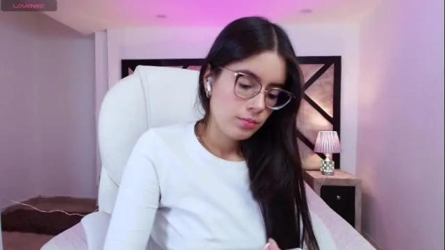 Image 8 of miasilverr Stream on Chaturbate on 2 months ago