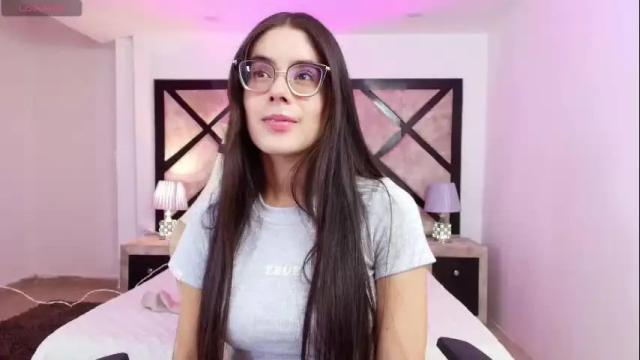 Image 2 of miasilverr Stream on Chaturbate on 2 months ago