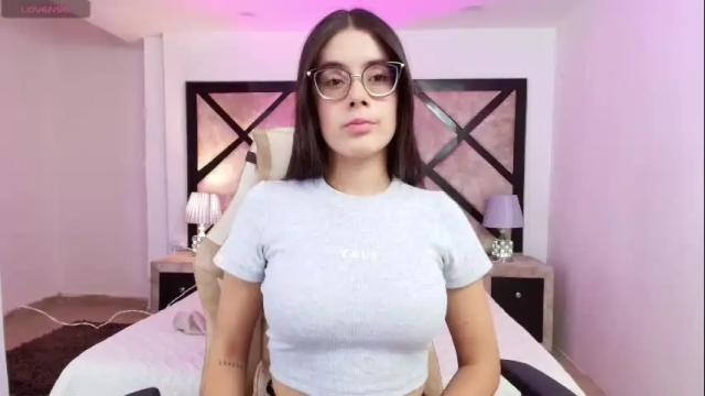 Image 7 of miasilverr Stream on Chaturbate on 2 months ago