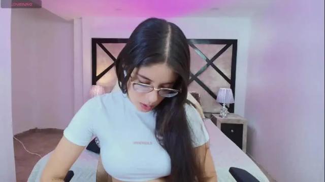 Image 10 of miasilverr Stream on Chaturbate on 2 months ago