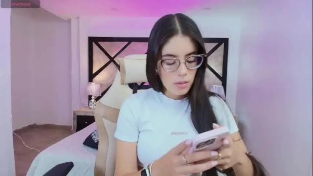 Image 11 of miasilverr Stream on Chaturbate on 2 months ago