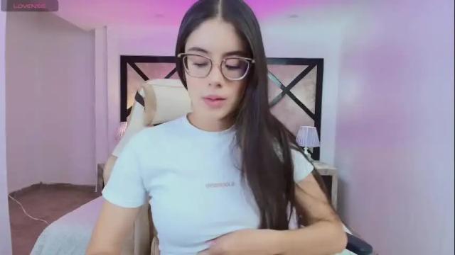 Image 4 of miasilverr Stream on Chaturbate on 2 months ago