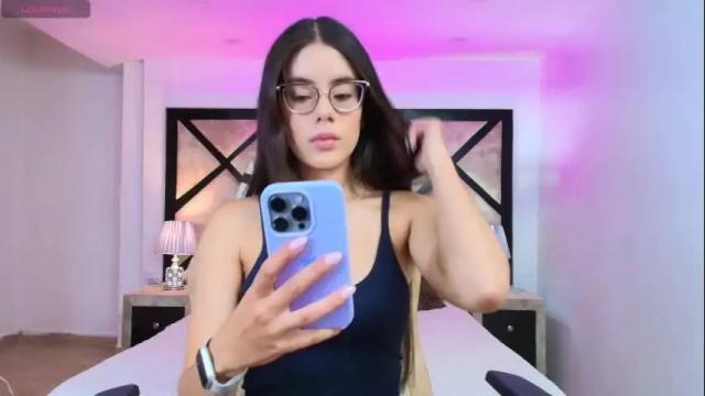 Image 2 of miasilverr Stream on Chaturbate on 1 month ago