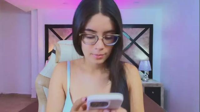 Image 4 of miasilverr Stream on Chaturbate on 1 month ago