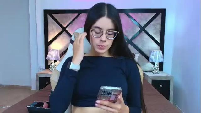 Image 10 of miasilverr Stream on Chaturbate on 27 days ago