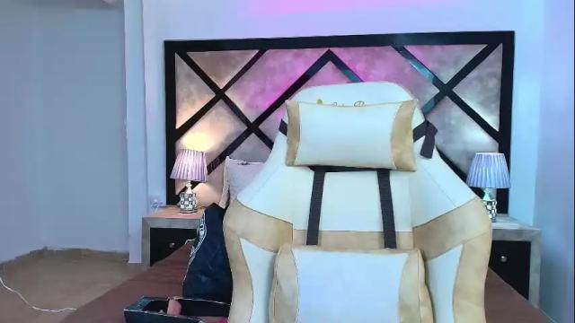 Image 7 of miasilverr Stream on Chaturbate on 27 days ago