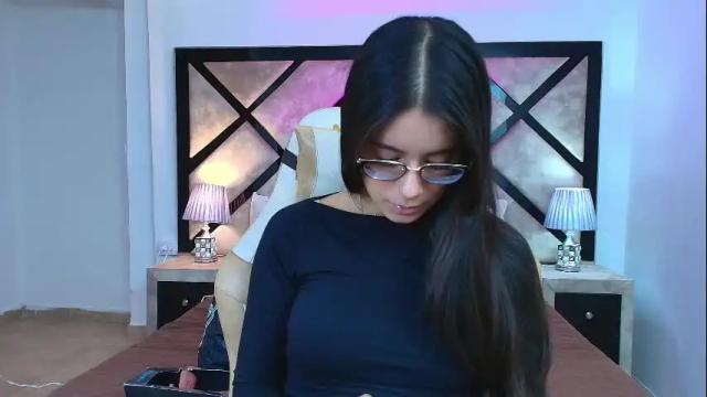 Image 8 of miasilverr Stream on Chaturbate on 27 days ago