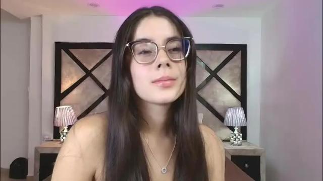 Image 12 of miasilverr Stream on Chaturbate on 7 days ago