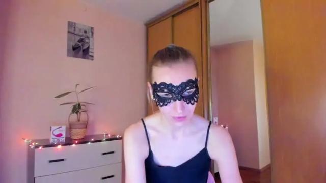 Image 12 of miastripdance Stream on Chaturbate on 17 months ago