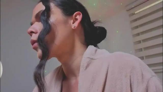 Image 3 of miavero Stream on Chaturbate on 2 months ago