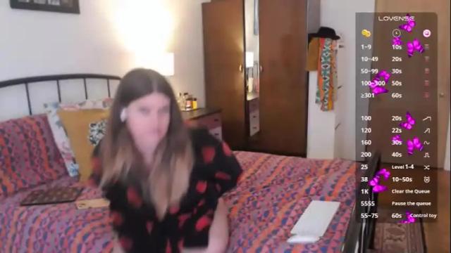 Image 4 of miawallace__ Stream on Chaturbate on 1 month ago