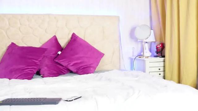Image 2 of michelepiper Stream on Chaturbate on 16 months ago