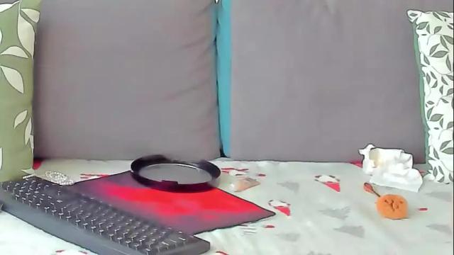 Image 4 of michellaking Stream on Chaturbate on 26 days ago